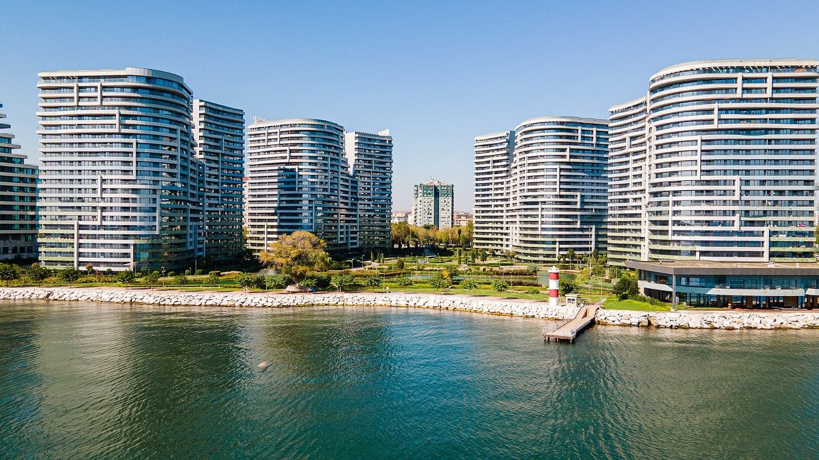 Sea View Middle Floor Property in İstanbul