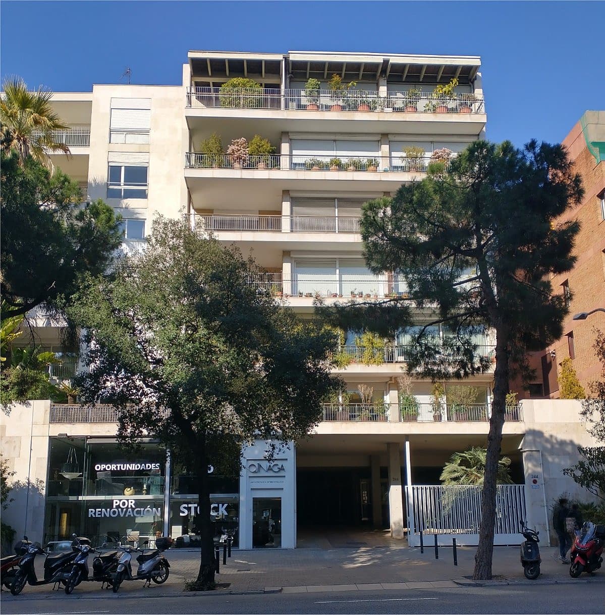 Middle Floor Property in Barcelona